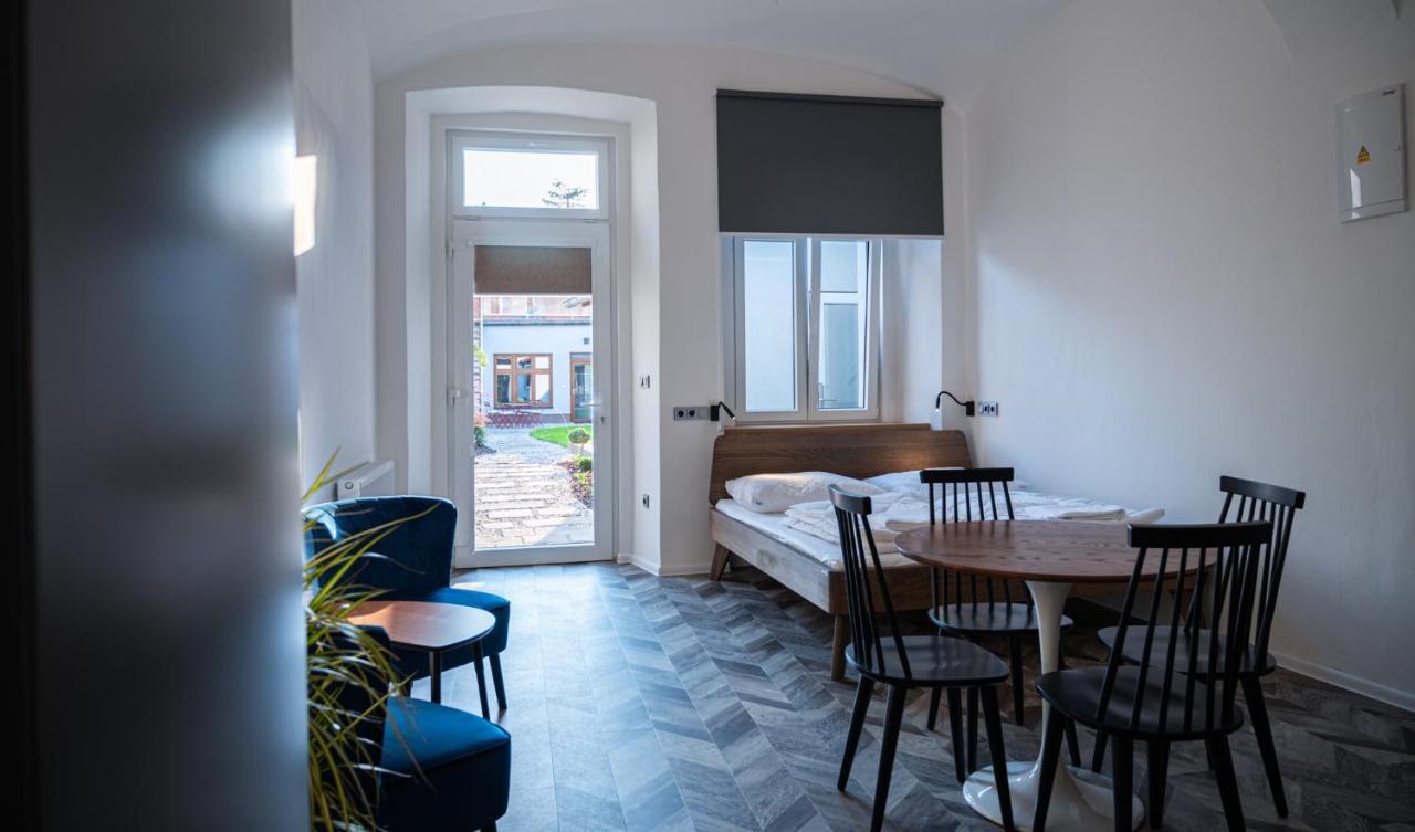 Art Hostel & Apartments Dvůr Králové nad Labem 外观 照片